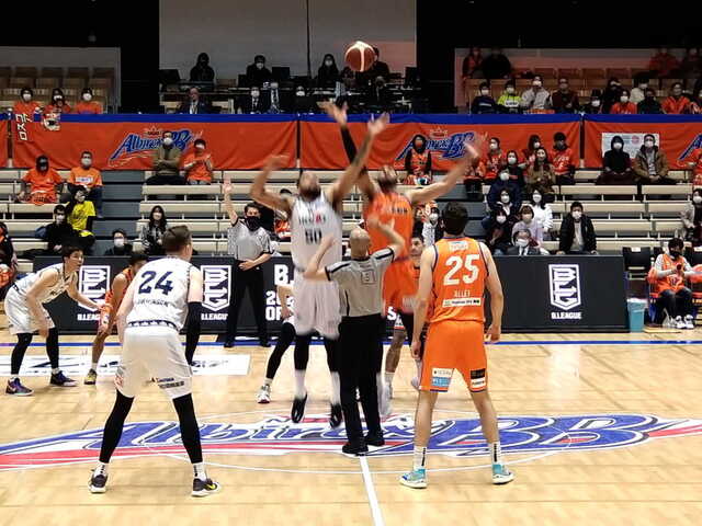 2022-01-22(土)アオーレ長岡　新潟アルビレックスBB vs 信州ブレイブウォリアーズ　ティップオフ
