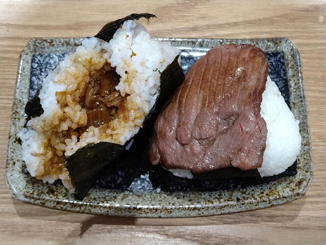 BANDAI FOOD HALL　さんかくとまる　NGT48コラボおにぎり　旬の詰まったハヤシライス　牛タンおにぎり